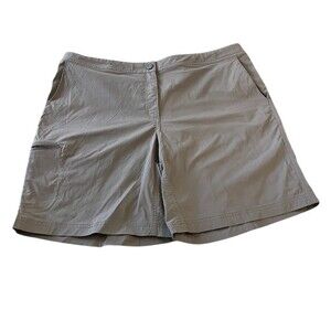 L.L.Bean Comfort Trail Hiking Shorts Womens XL Beige Cargo Zip Pockets